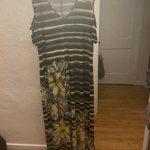 Peek a Boo Shoulder Maxi Dress